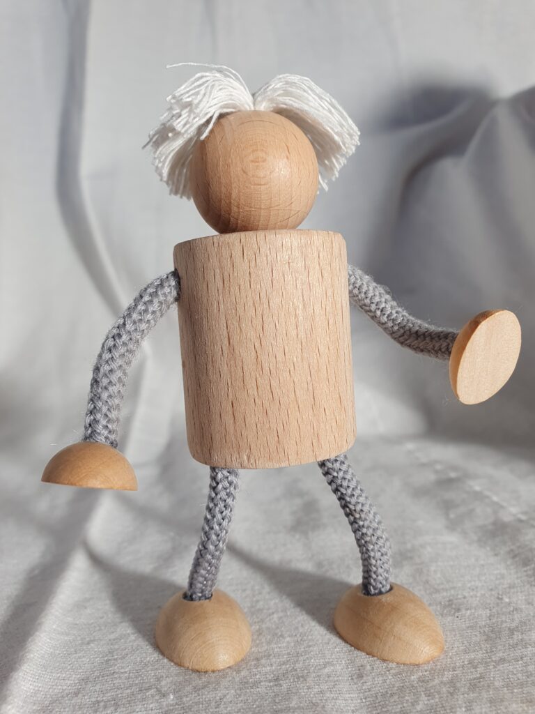 Figur alt groß kurz grau weiß 1