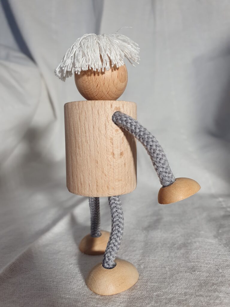 Figur alt groß kurz grau weiß 3