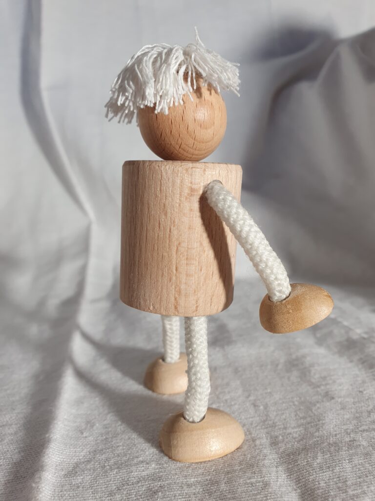 Figur alt groß kurz weiß weiß 3