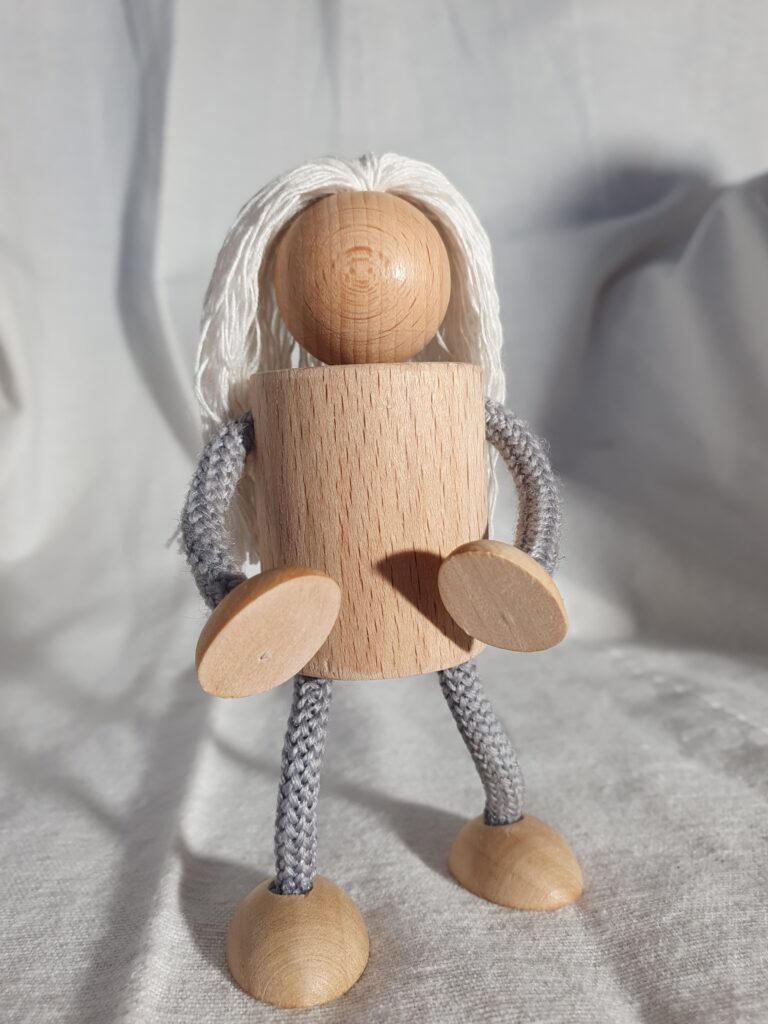 Figur alt groß lang grau weiß 1