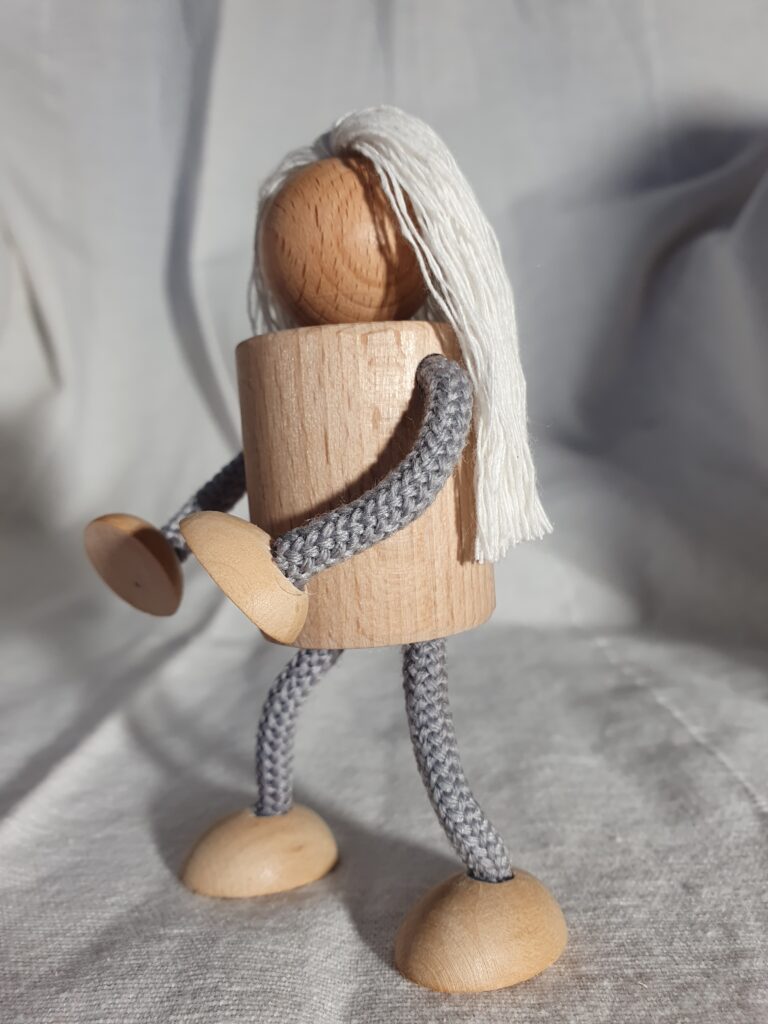 Figur alt groß lang grau weiß 2