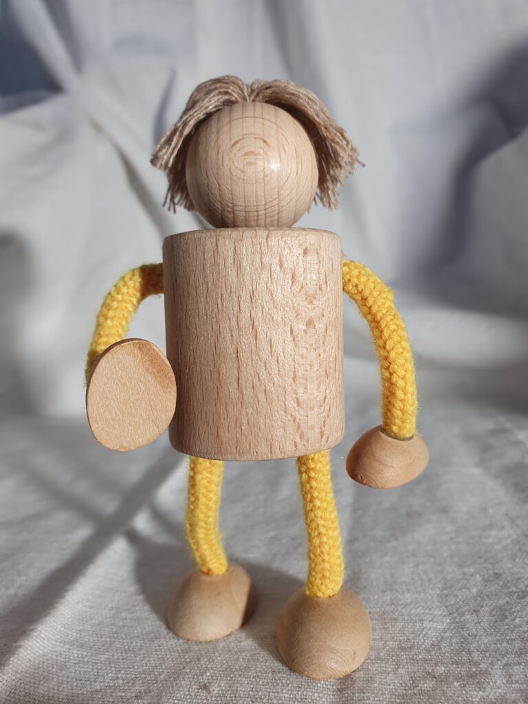 Figur groß kurz gelb 1