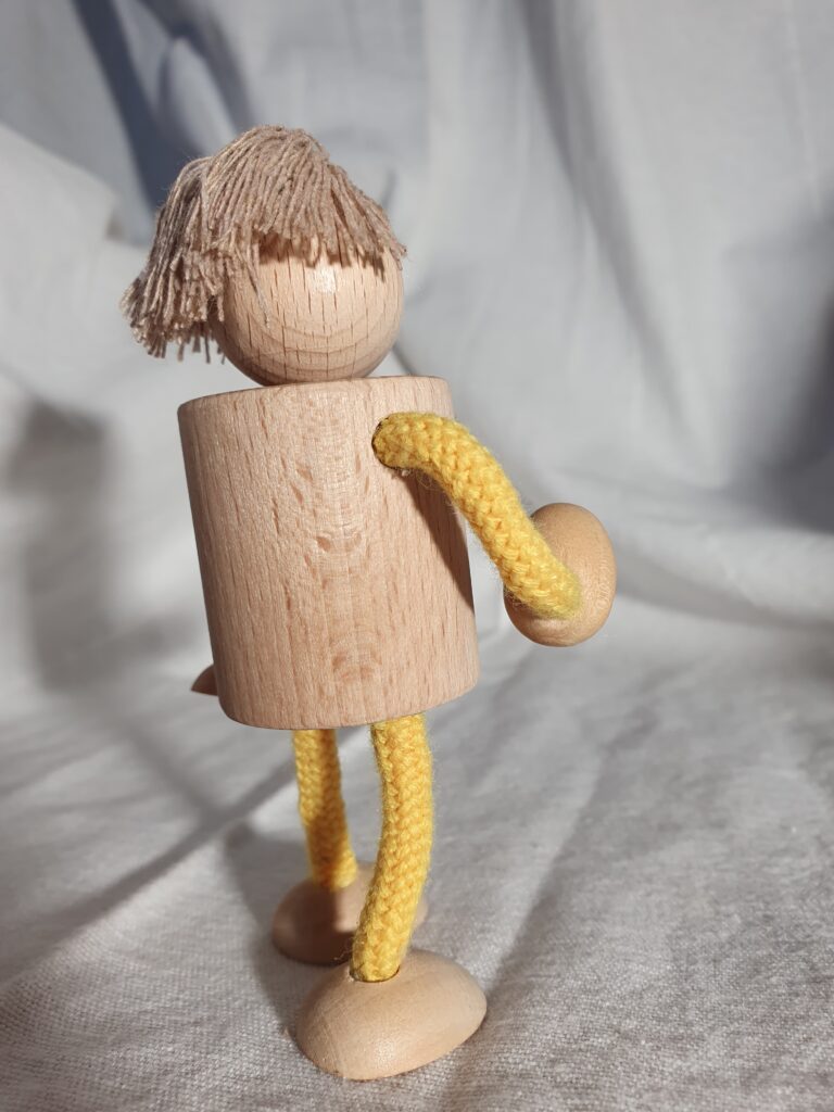 Figur groß kurz gelb 3