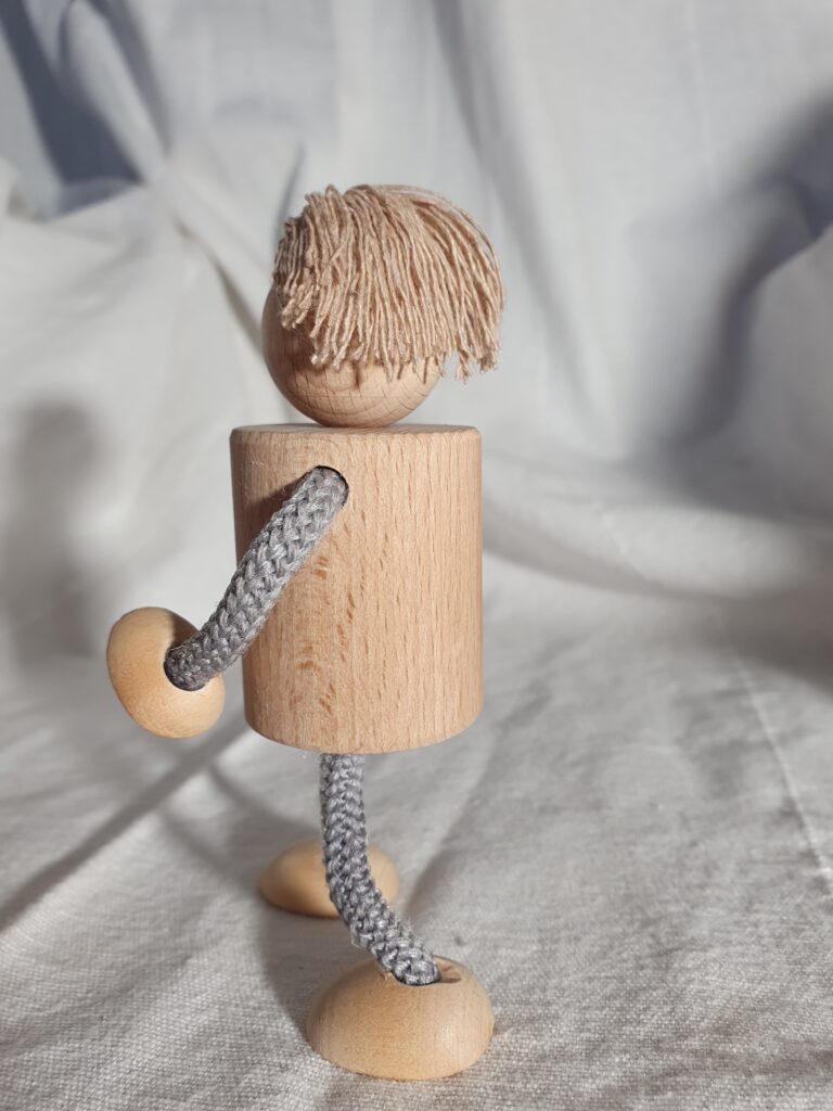 Figur groß kurz grau 2