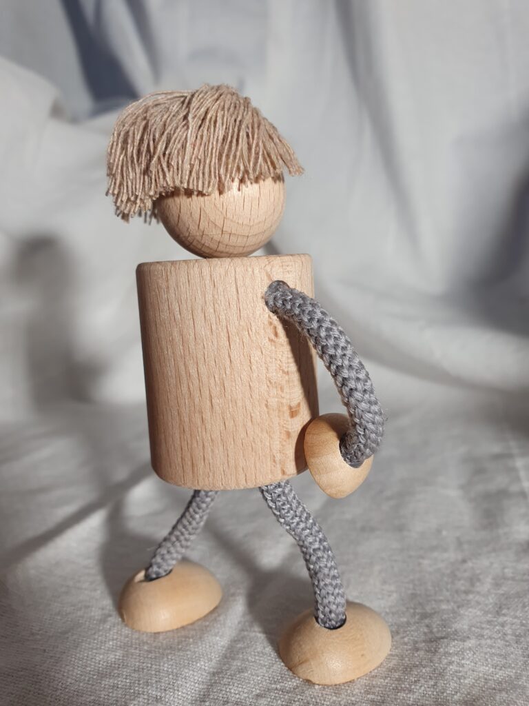 Figur groß kurz grau 3