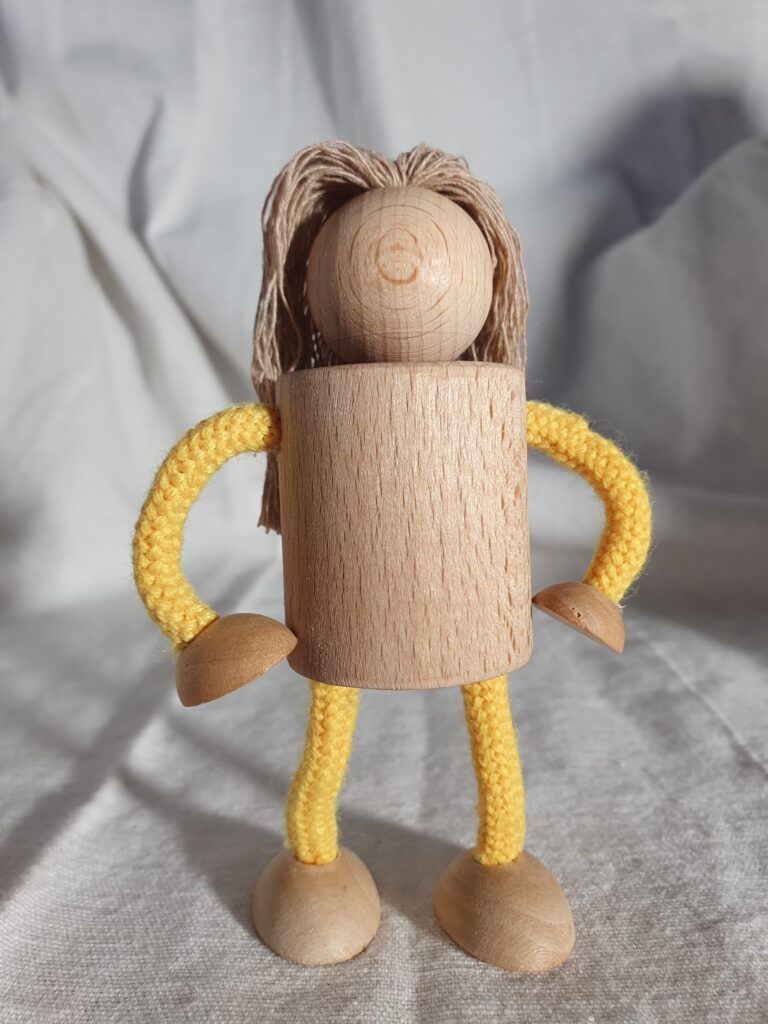 Figur groß lang gelb 1