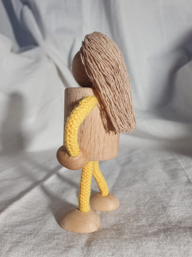 Figur groß lang gelb 2