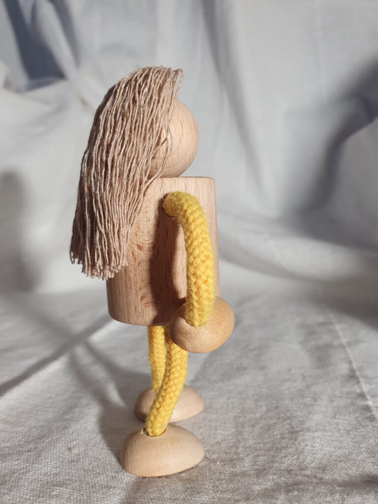 Figur groß lang gelb 3