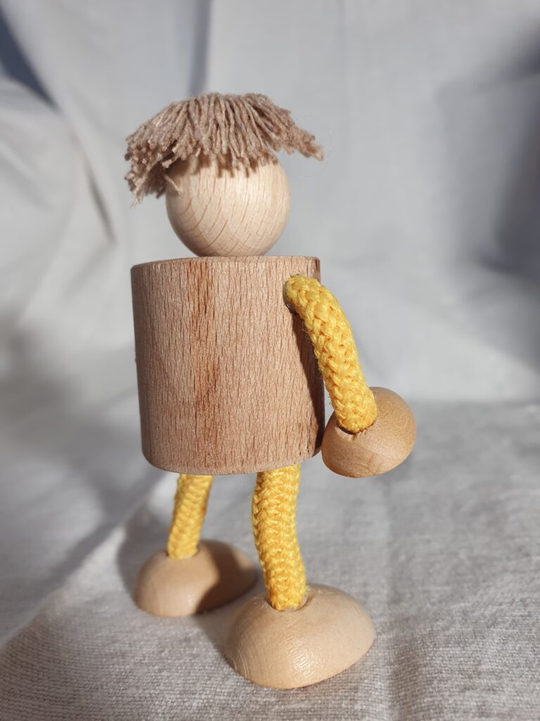 Figur klein kurz gelb 3