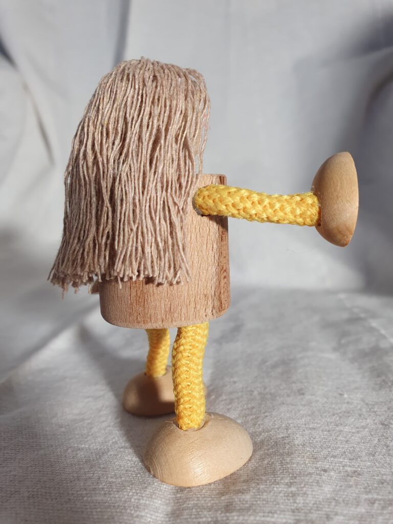 Figur klein lang gelb 2