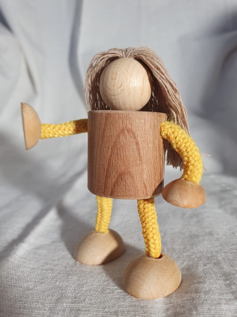 Figur klein lang gelb 3