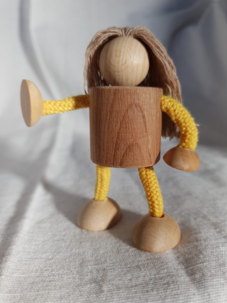 Figur klein lang gelb 4